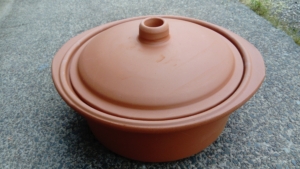 Photo of unglazed 2.5L cooking pot