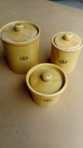 Photo of 3 sizes of glazed Indian battery pots